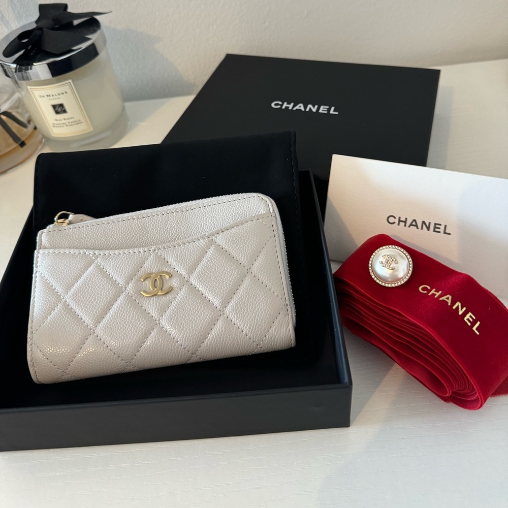 Authentic Chanel Small Zip Around Wallet Card Holder Light Gray Shinny Caviar